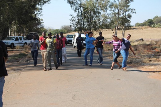 Last Friday community members protested in Blyvoor because the water supply to the former mining town had been cut. A part of the main water pipe to the village was also stolen by metal thieves. Some police members and members of the security company currently working in Blyvoor however found and retrieved the stolen pipes, and also cracked down on an illegal scrap metal dealer in the nearby Matariana Village.