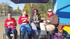 Kelsey-Lee Meiring, Marli van Staden, Louwna Nel and Madri van Staden were among the first to cast on their stitches on Saturday. Photos: Tamlyn Patterson