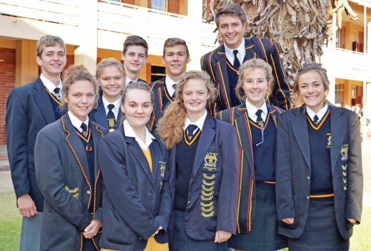 Die Top 10 graad 12- leerders van Volkies is voor Leandri Oosthuizen, Ruanda de Beer, Johanica Harvey, Chane Allen en Jamenique Hohowsky. Agter: Marius Steiner, Reinette Kropff, Etienne Cilliers, Emile Calits en Jandre Dreyer.