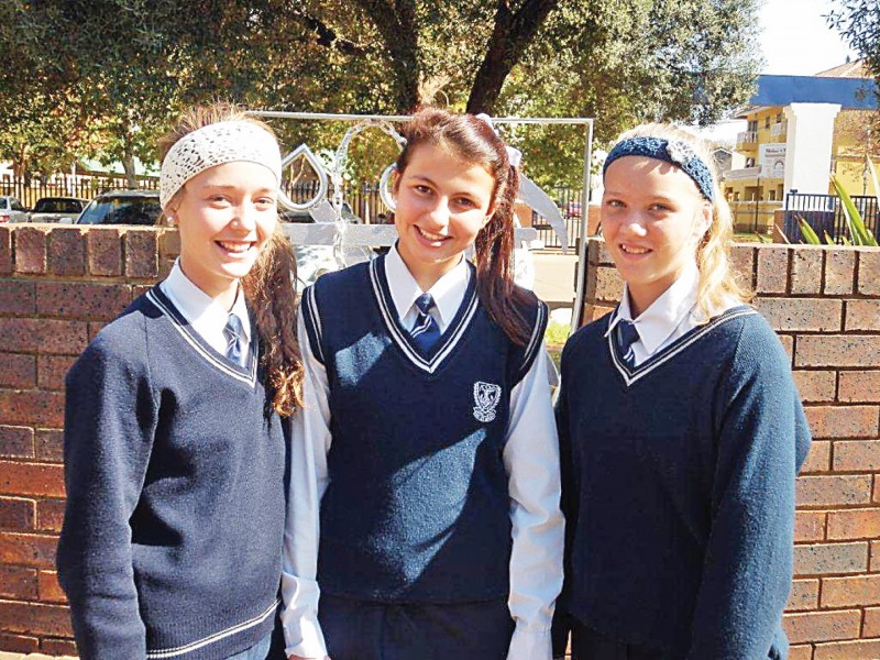 Kaila Lamprecht, Caitlyn du Plessis, Marizelle Coetzee en Suneel Louwrens (afwesig) van Gimmies is vir die o.14 Noordwes netbalspan gekies.