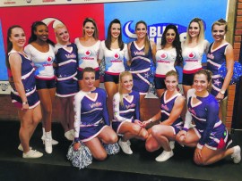 Al het Bloubul-ondersteuners ná Saterdag se wedstryd teen die Cheetahs op Loftus Versveld min rede gehad om te glimlag, het dié mooi nooiens darem gesorg dat almal in 'n vrolike stemming huis toe kon gaan. Dié meisies, leerlinge van Hoërskool Transvalia in Vanderbijlpark, is lede van die Valia Cheerleaders wat tydens die voorprogram vir die Super 15 rugbywedstryd opgetree en die Vaaldriehoek se naam hoog gehou het.