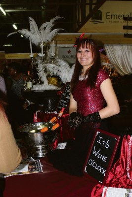 The Vaal Meander Wine Route was officially opened at a glamourous event at Emerald Resort & Casino over the past weekend. Here is Stonehaven’s lovely stall. Photo’s: Retha Fitchat